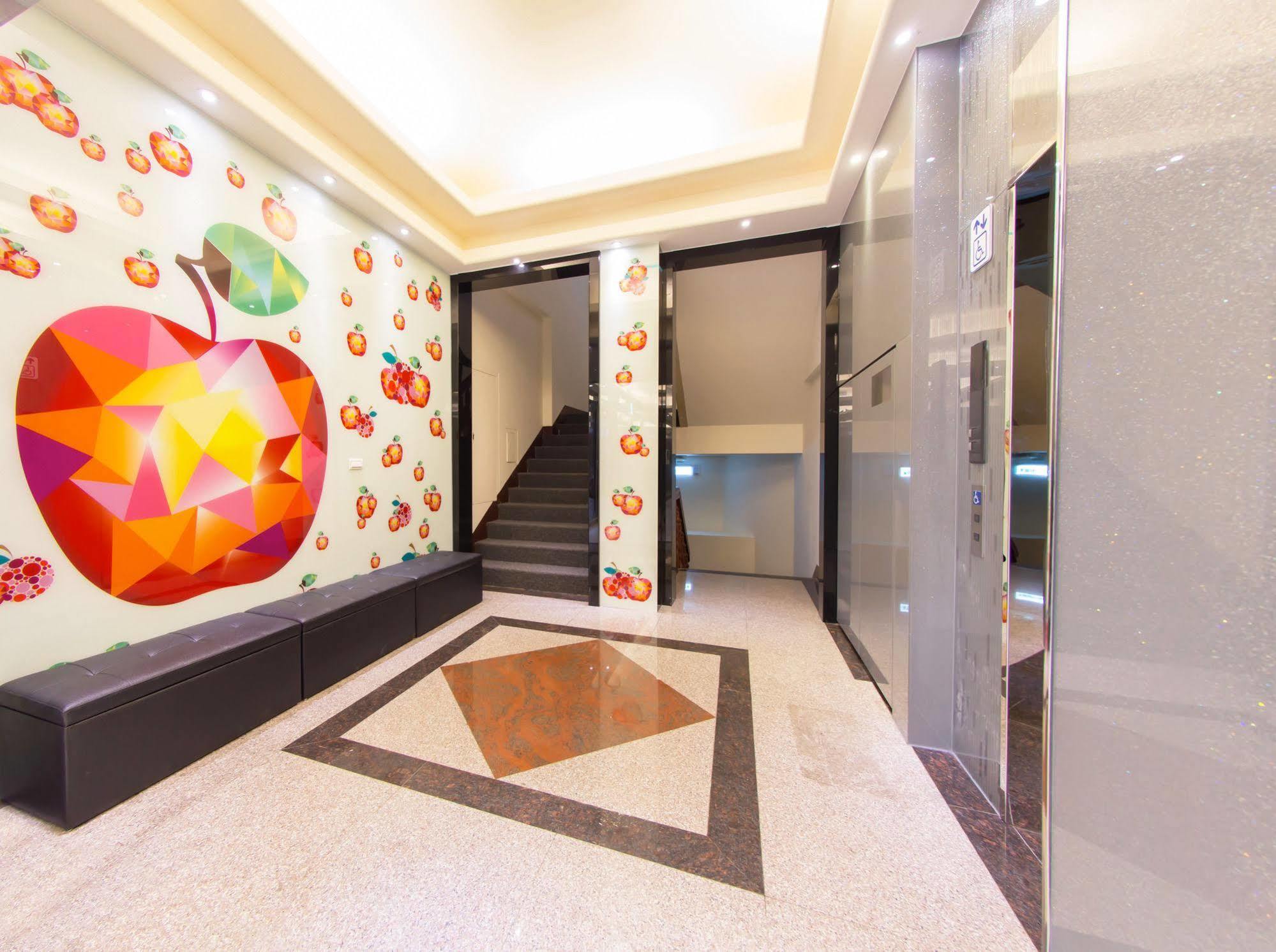 Vintage Apple Hotel Taipei Exterior photo